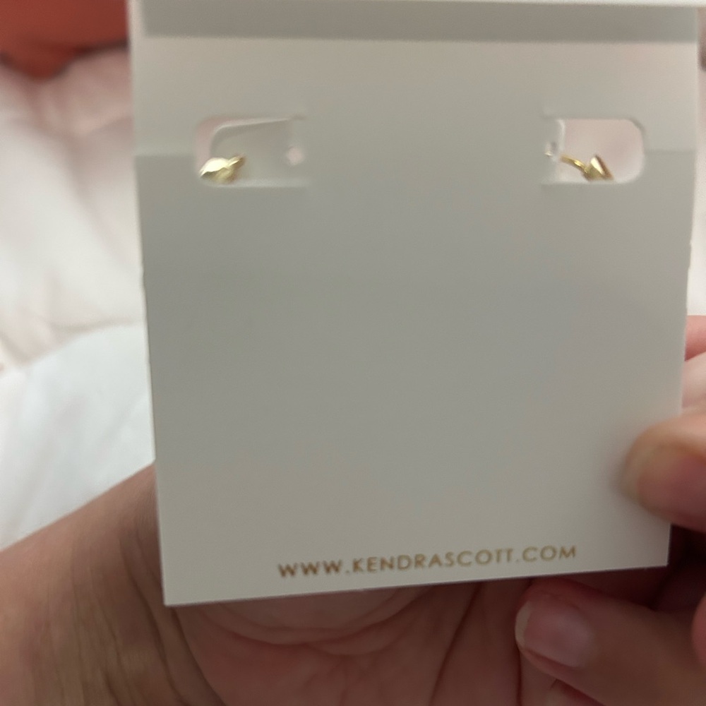 Kendra Scott Gold hoop Earrings - Picture 3 of 6